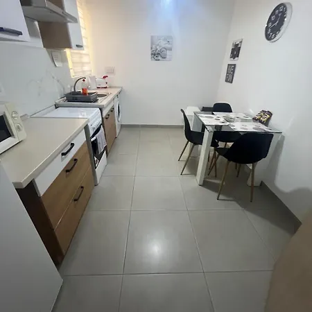 아파트 One Bedroom *